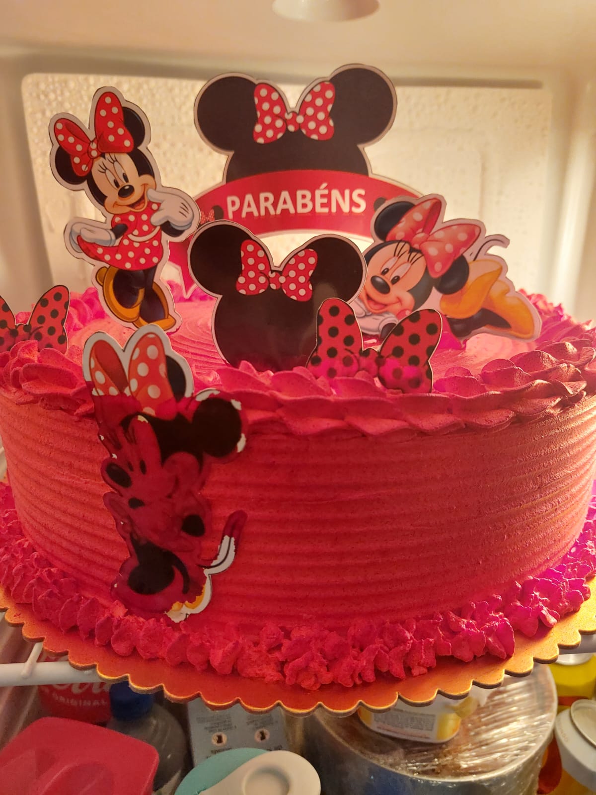Bolo de aniversário infantil rosa decorado com tema da Minnie